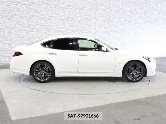 Nissan FUGA HYBRID 2015-07 270697-12