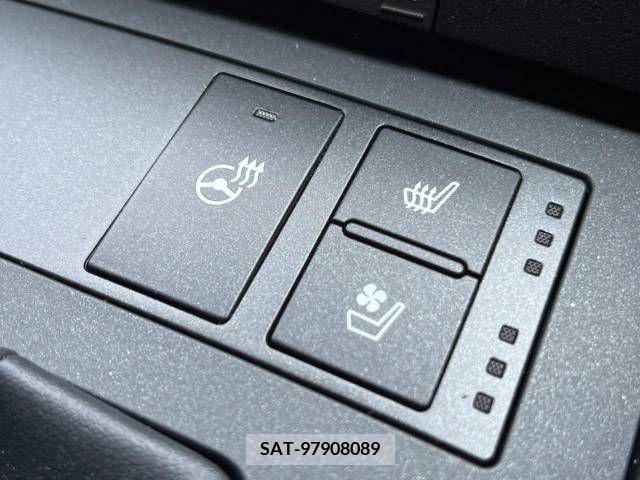 Lexus IS 2022-05 275399-8