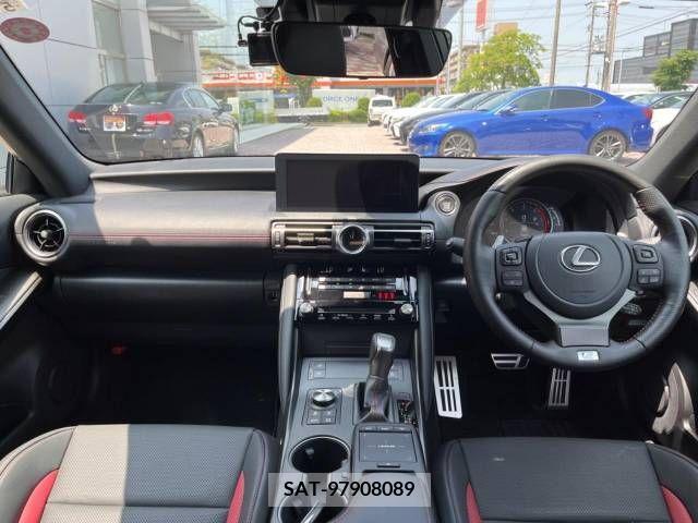 Lexus IS 2022-05 275399-1
