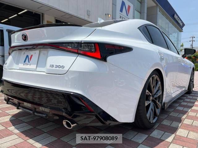 Lexus IS 2022-05 275399-17
