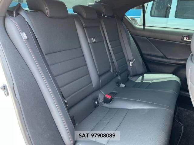 Lexus IS 2022-05 275399-12