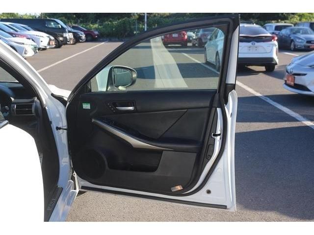 Lexus IS 2013-08 5996-9