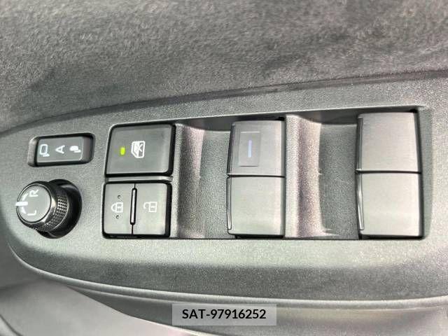 Toyota YARIS 2022-11 330282-6