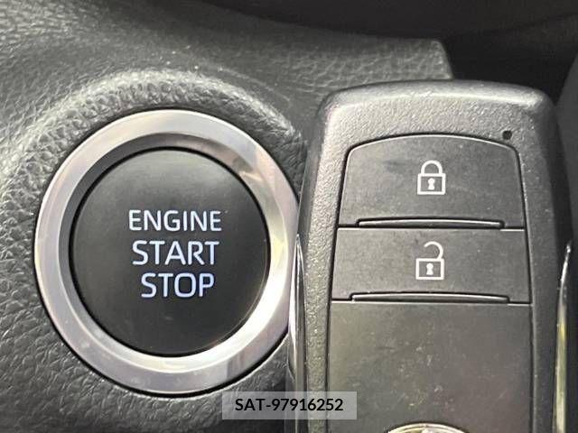 Toyota YARIS 2022-11 330282-5