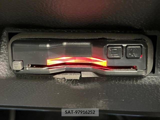 Toyota YARIS 2022-11 330282-4