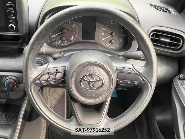 Toyota YARIS 2022-11 330282-11