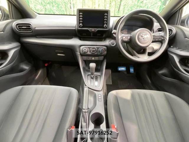 Toyota YARIS 2022-11 330282-1