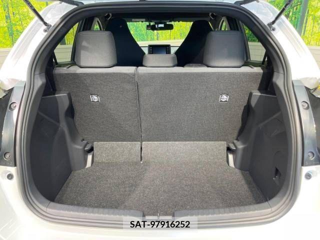 Toyota YARIS 2022-11 330282-10
