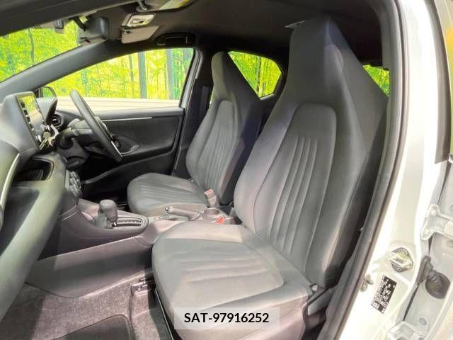 Toyota YARIS 2022-11 330282-8