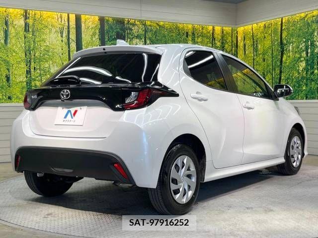 Toyota YARIS 2022-11 330282-17