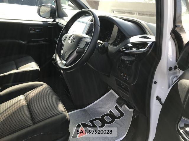 Toyota VOXY 2018-02 217753-10