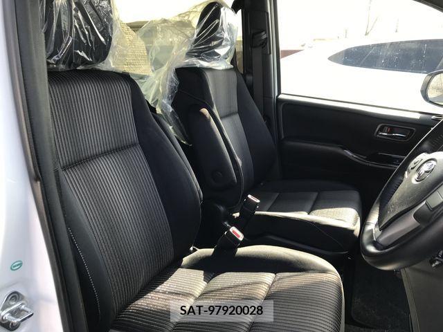 Toyota VOXY 2018-02 217753-11