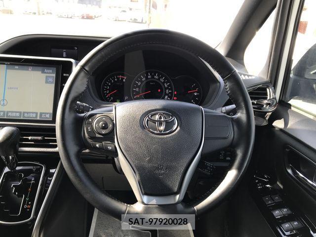 Toyota VOXY 2018-02 217753-12