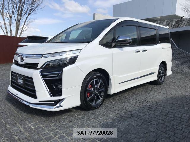 Toyota VOXY 2018-02 217753-1