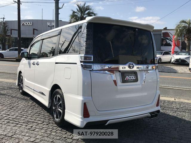 Toyota VOXY 2018-02 217753-2