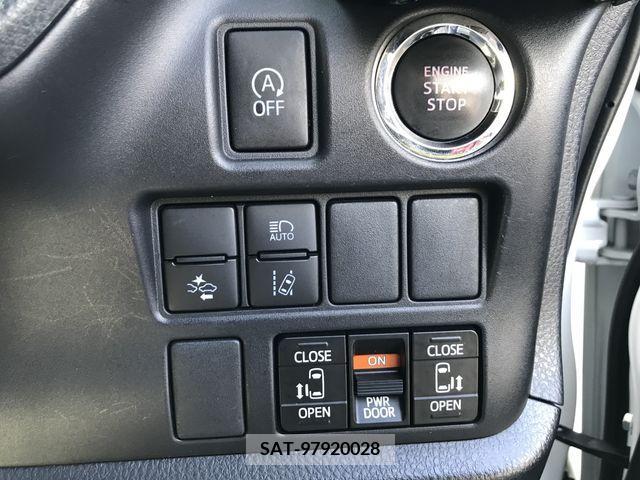 Toyota VOXY 2018-02 217753-17