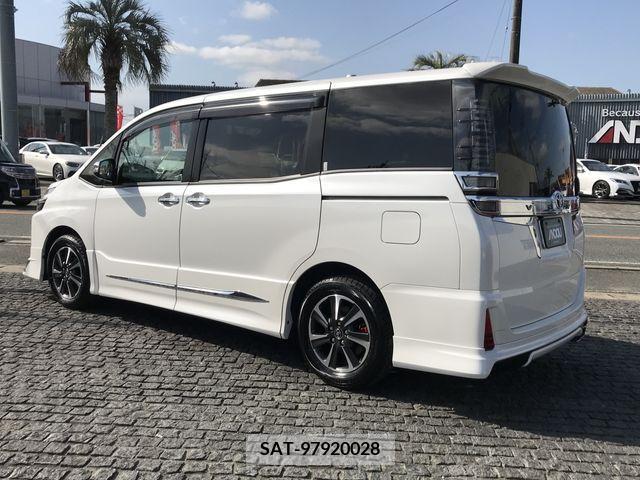 Toyota VOXY 2018-02 217753-3