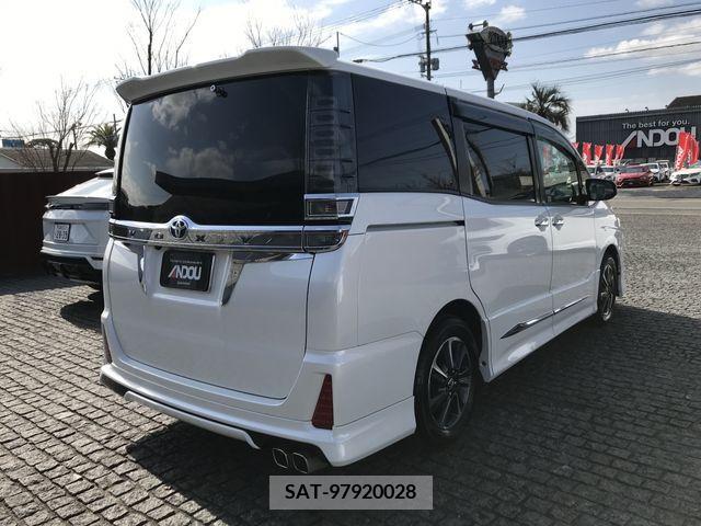 Toyota VOXY 2018-02 217753-6