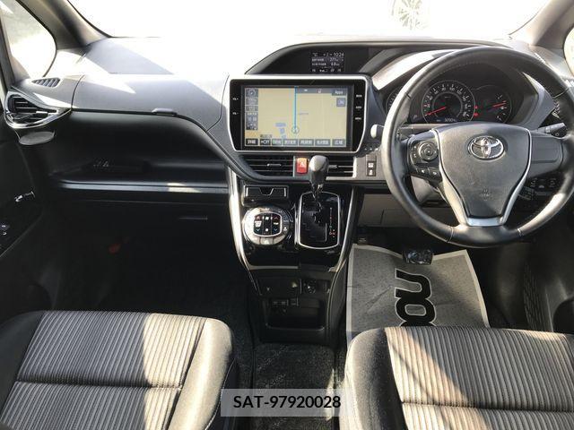 Toyota VOXY 2018-02 217753-8