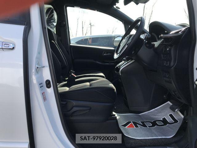 Toyota VOXY 2018-02 217753-9