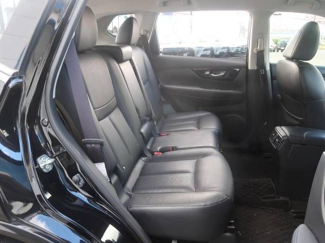 Nissan X-TRAIL 2018-08 27777-8
