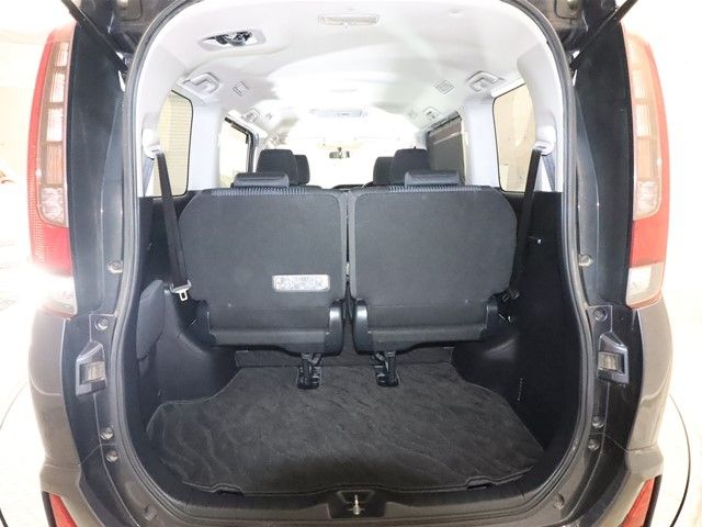 Toyota NOAH 2015-11 8536-8