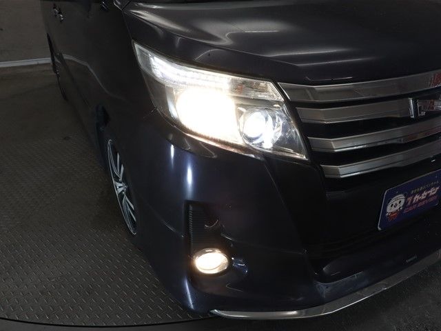 Toyota NOAH 2015-11 8536-17