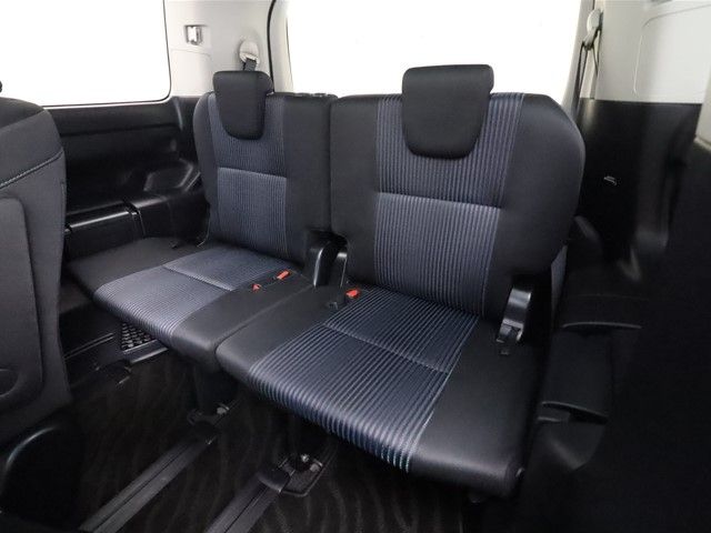 Toyota NOAH 2015-11 8536-7
