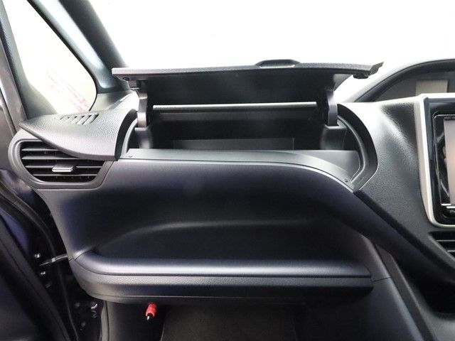 Toyota NOAH 2015-11 8536-16