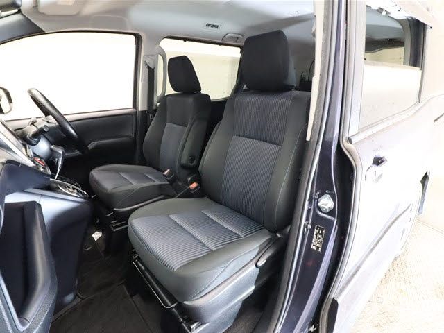 Toyota NOAH 2015-11 8536-5