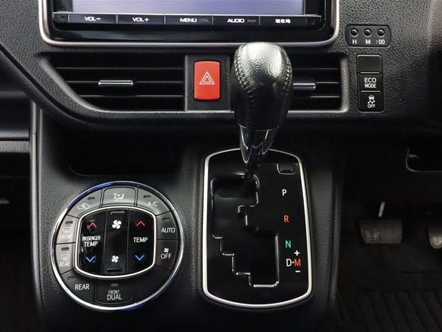 Toyota NOAH 2015-11 8536-15