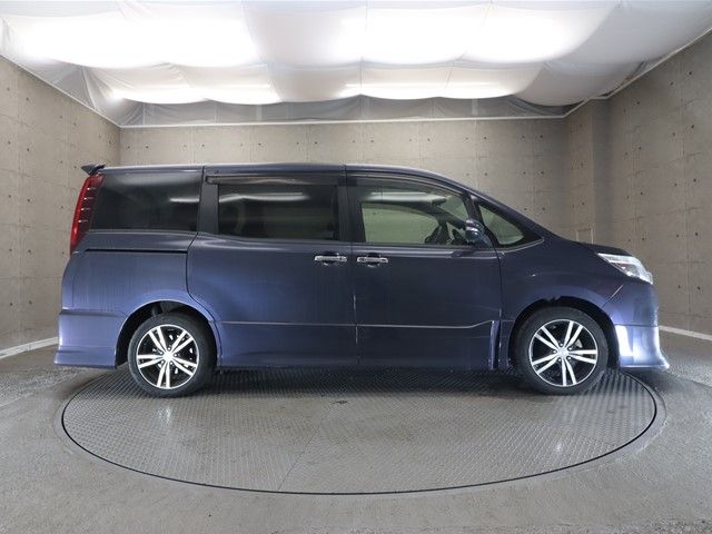 Toyota NOAH 2015-11 8536-22