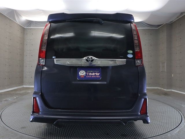 Toyota NOAH 2015-11 8536-23
