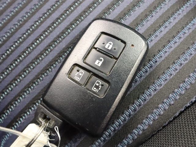 Toyota NOAH 2015-11 8536-27