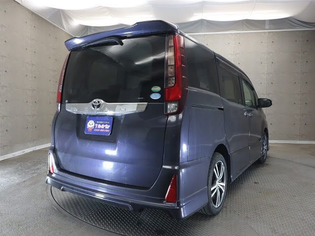 Toyota NOAH 2015-11 8536-1