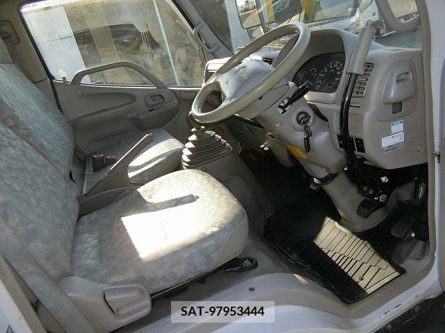 Hino DUTRO 2010-11 208789-2