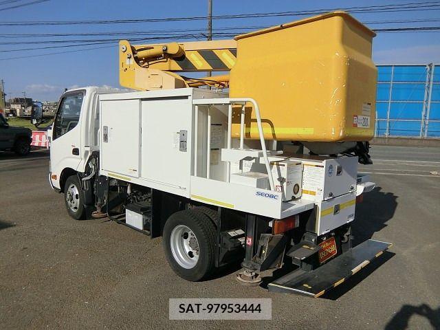 Hino DUTRO 2010-11 208789-6