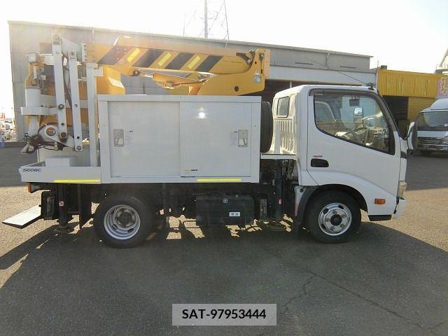 Hino DUTRO 2010-11 208789-7