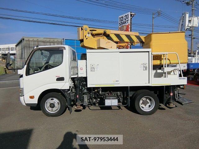 Hino DUTRO 2010-11 208789-8