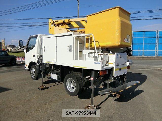 Hino DUTRO 2010-11 208789-10