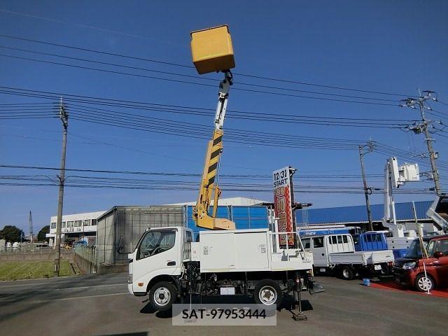 Hino DUTRO 2010-11 208789-11