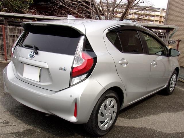 Toyota AQUA 2019-06 3328-1