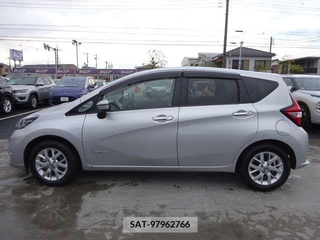 Nissan NOTE 2019-05 252463-9
