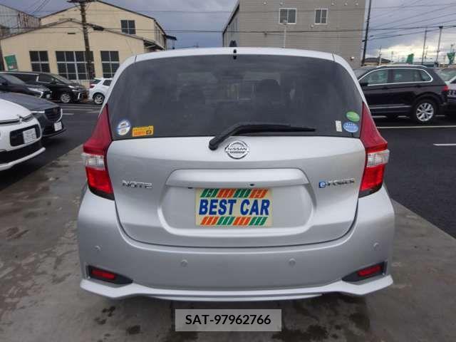 Nissan NOTE 2019-05 252463-6