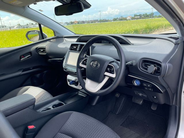 Toyota PRIUS 2017-02 10293-6