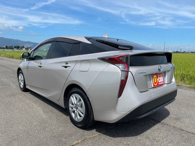 Toyota PRIUS 2017-02 10293-4