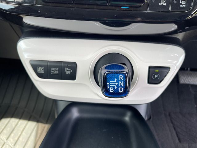 Toyota PRIUS 2017-02 10293-19