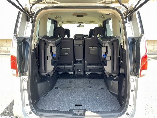 Nissan SERENA 2018-06 6116-26