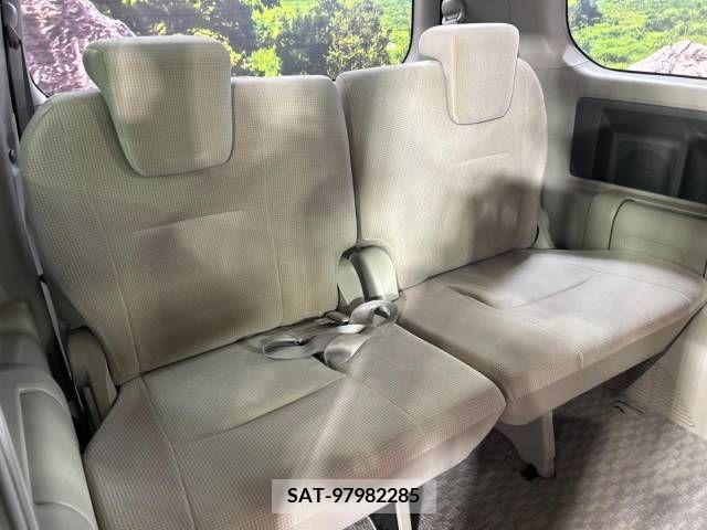 Toyota NOAH 2009-07 298083-9
