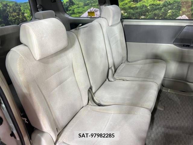 Toyota NOAH 2009-07 298083-8